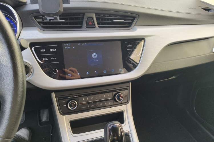 Used Geely Auto Vision 2018 1.5L Automatic Happiness Edition Audio And AC Panel