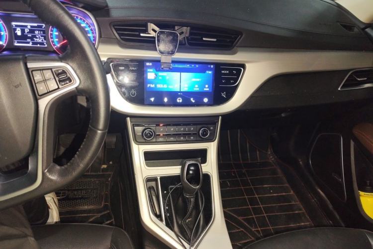 Used Geely Auto Vision 2018 1.5L Automatic Happiness Edition Audio And AC Panel
