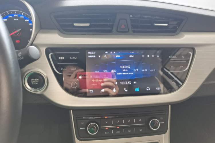 Used Geely Auto Vision 2018 1.5L Automatic Prestige Model Audio And AC Panel
