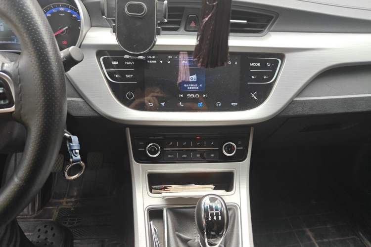 Used Geely Auto Vision 2018 1.5L Manual Happiness Edition Audio And AC Panel