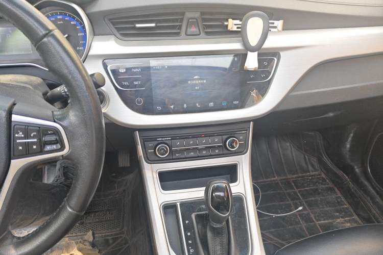 Used Geely Auto Vision 2018 1.5L Automatic Happiness Edition Audio And AC Panel