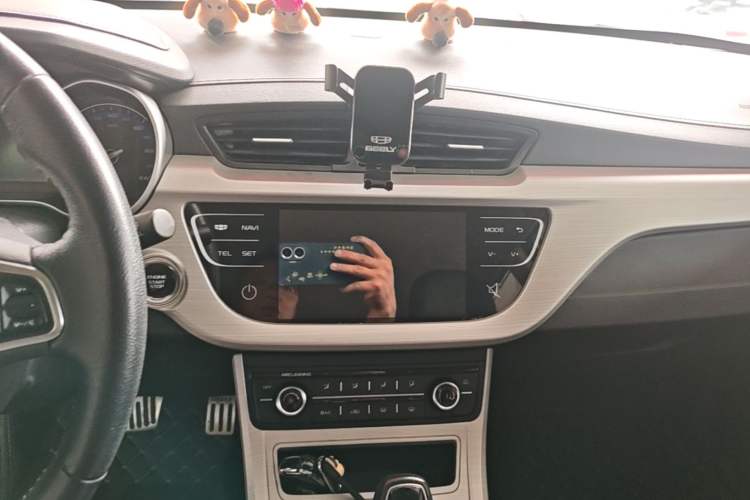Used Geely Auto Vision 2018 1.5L Automatic Happiness Edition Audio And AC Panel