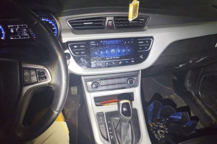 Used Geely Auto Vision 2018 1.5L Automatic Prestige Model Audio And AC Panel