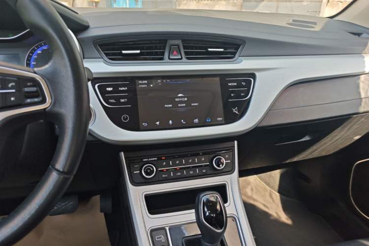 Used Geely Auto Vision 2018 1.5L Automatic Prestige Model Audio And AC Panel