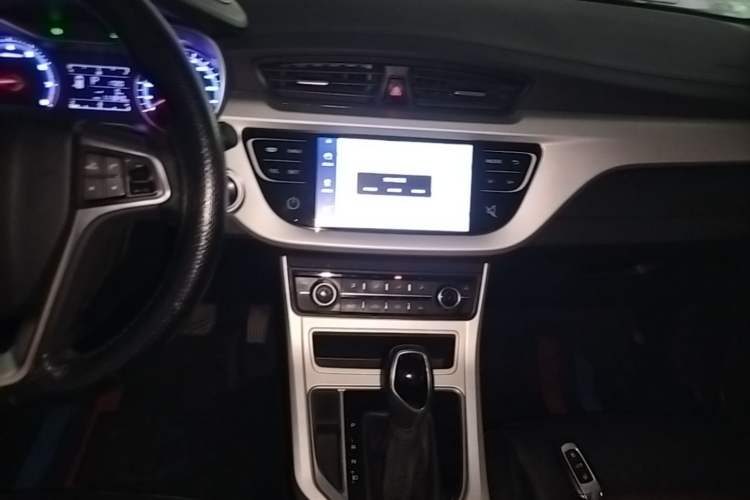 Used Geely Auto Vision 2018 1.5L Automatic Happiness Edition Audio And AC Panel