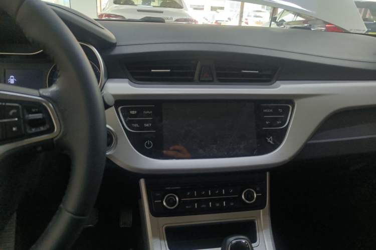 Used Geely Auto Vision 2018 1.5L Automatic Happiness Edition Audio And AC Panel