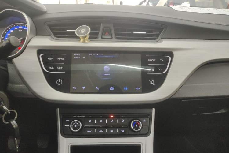 Used Geely Auto Vision 2018 1.5L Manual Happiness Edition Audio And AC Panel