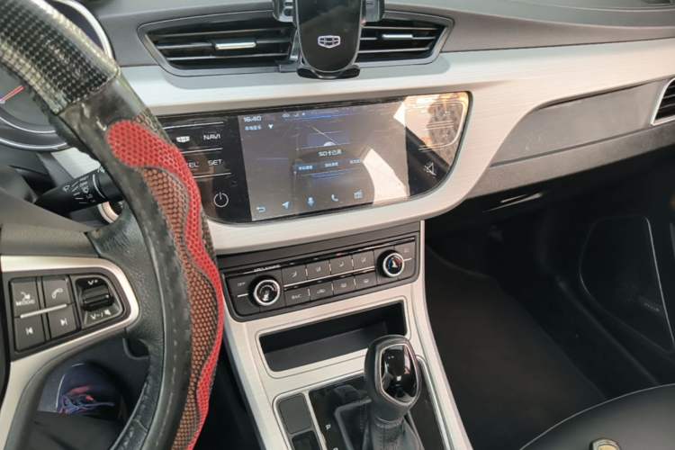 Used Geely Auto Vision 2018 1.5L Automatic Happiness Edition Audio And AC Panel