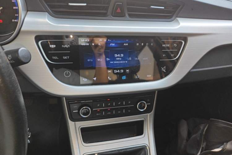 Used Geely Auto Vision 2018 1.5L Manual Happiness Edition Audio And AC Panel