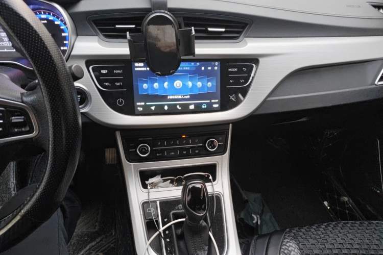 Used Geely Auto Vision 2018 1.5L Automatic Happiness Edition Audio And AC Panel