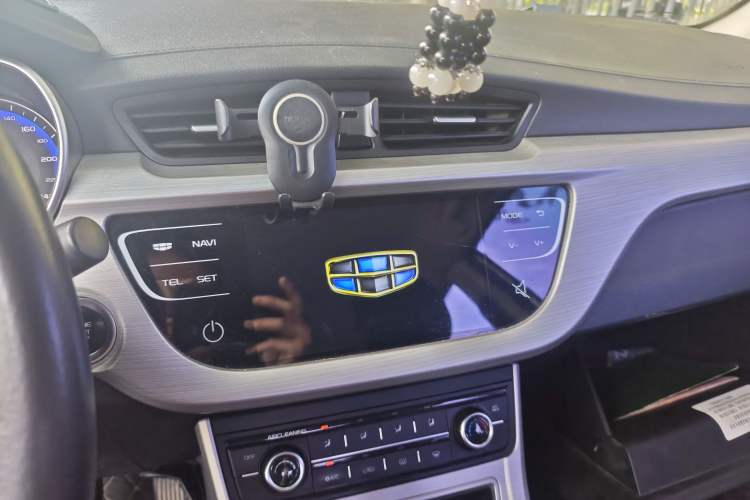 Used Geely Auto Vision 2018 1.5L Automatic Happiness Edition Audio And AC Panel