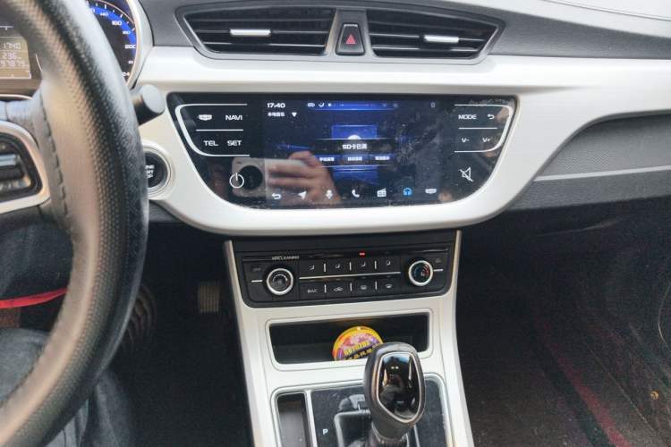 Used Geely Auto Vision 2018 1.5L Automatic Prestige Model Audio And AC Panel