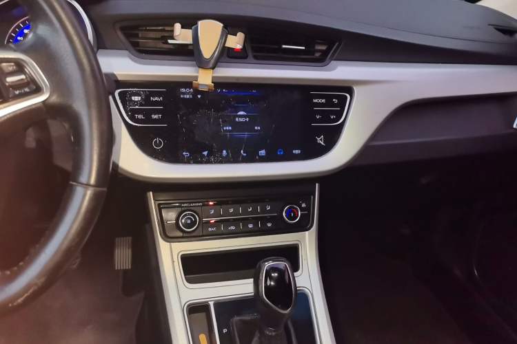 Used Geely Auto Vision 2018 1.5L Automatic Prestige Model Audio And AC Panel