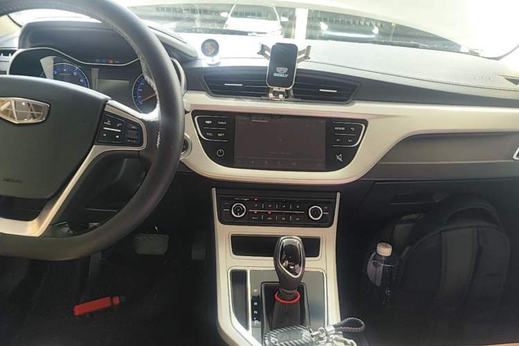 Used Geely Auto Vision 2018 1.5L Automatic Happiness Edition Audio And AC Panel