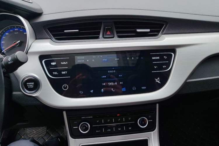 Used Geely Auto Vision 2018 1.5L Automatic Happiness Edition Audio And AC Panel