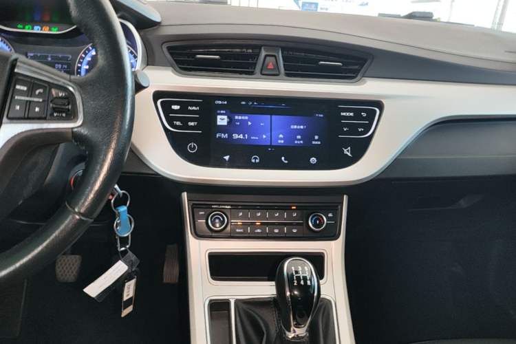 Used Geely Auto Vision 2018 1.5L Manual Happiness Edition Audio And AC Panel