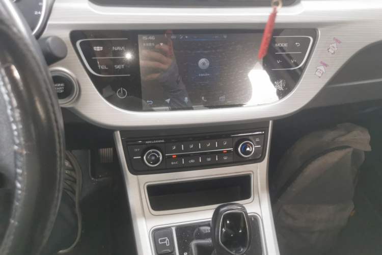 Used Geely Auto Vision 2018 1.5L Automatic Happiness Edition Audio And AC Panel