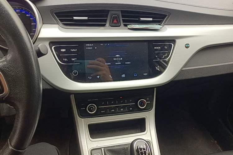Used Geely Auto Vision 2018 1.5L Manual Happiness Edition Audio And AC Panel