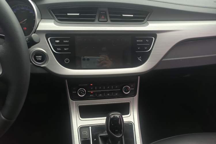 Used Geely Auto Vision 2018 1.5L Automatic Happiness Edition Audio And AC Panel