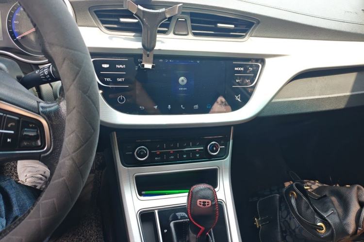 Used Geely Auto Vision 2018 1.5L Automatic Prestige Model Audio And AC Panel