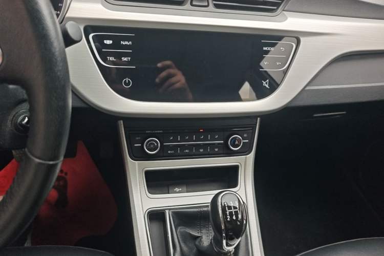 Used Geely Auto Vision 2018 1.5L Manual Happiness Edition Audio And AC Panel
