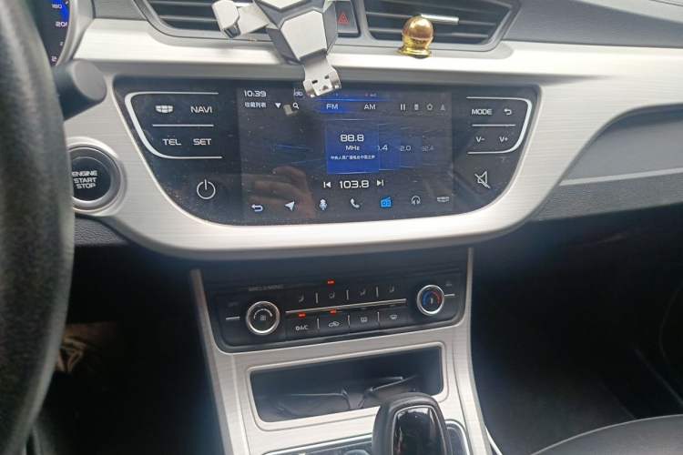 Used Geely Auto Vision 2018 1.5L Automatic Happiness Edition Audio And AC Panel
