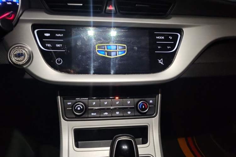 Used Geely Auto Vision 2018 1.5L Automatic Prestige Model Audio And AC Panel