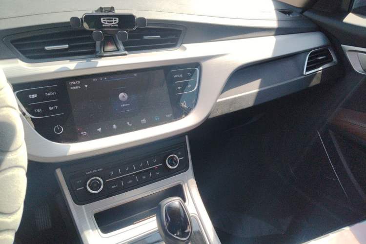 Used Geely Auto Vision 2018 1.5L Automatic Happiness Edition Audio And AC Panel