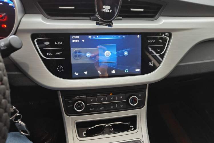 Used Geely Auto Vision 2018 1.5L Manual Happiness Edition Audio And AC Panel