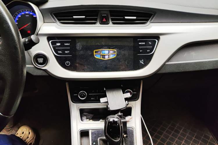 Used Geely Auto Vision 2018 1.5L Automatic Prestige Model Audio And AC Panel