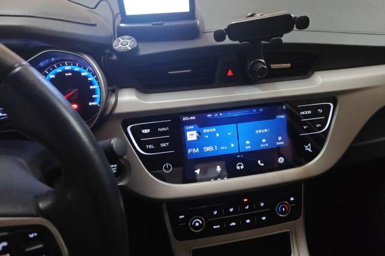 Used Geely Auto Vision 2018 1.5L Automatic Happiness Edition Audio And AC Panel
