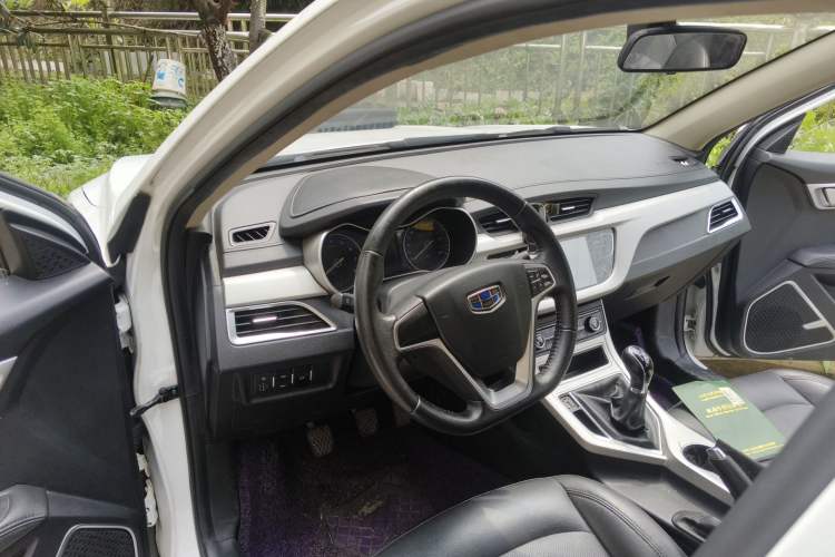 Used Geely Auto Vision 2018 1.5L Manual Happiness Edition Center Console