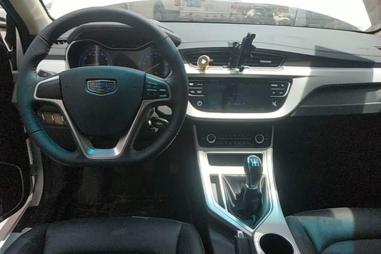 Used Geely Auto Vision 2018 1.5L Manual Happiness Edition Center Console