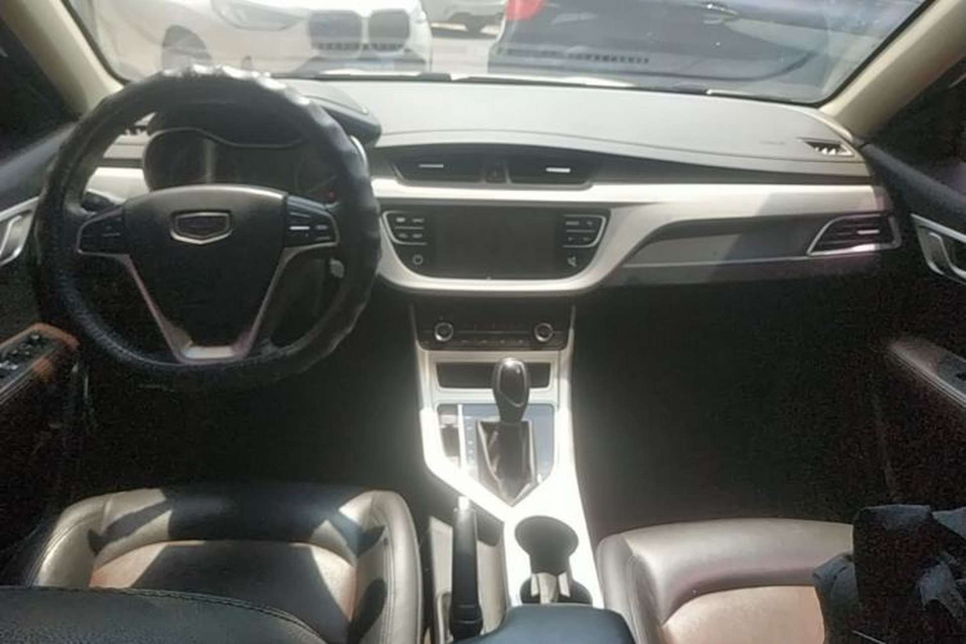 Used Geely Auto Vision 2018 1.5L Automatic Happiness Edition Center Console