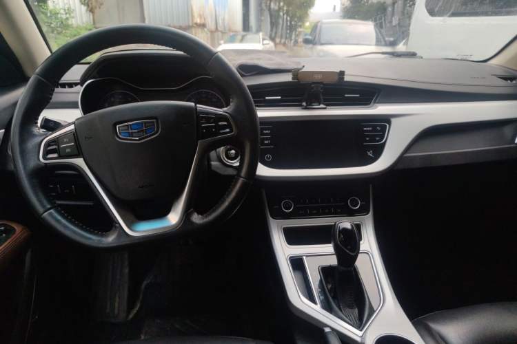 Used Geely Auto Vision 2018 1.5L Automatic Happiness Edition Center Console