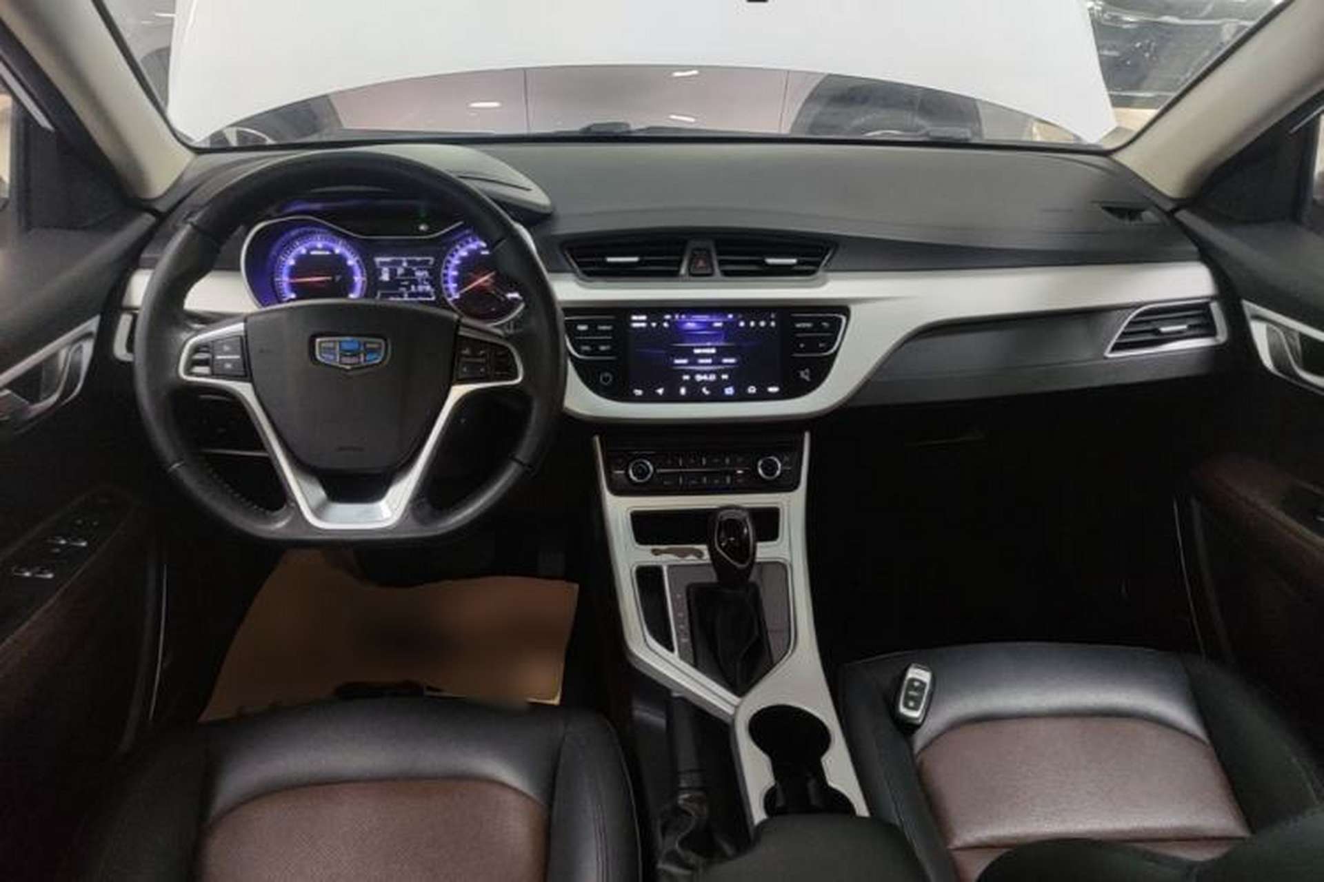 Used Geely Auto Vision 2018 1.5L Automatic Happiness Edition Center Console