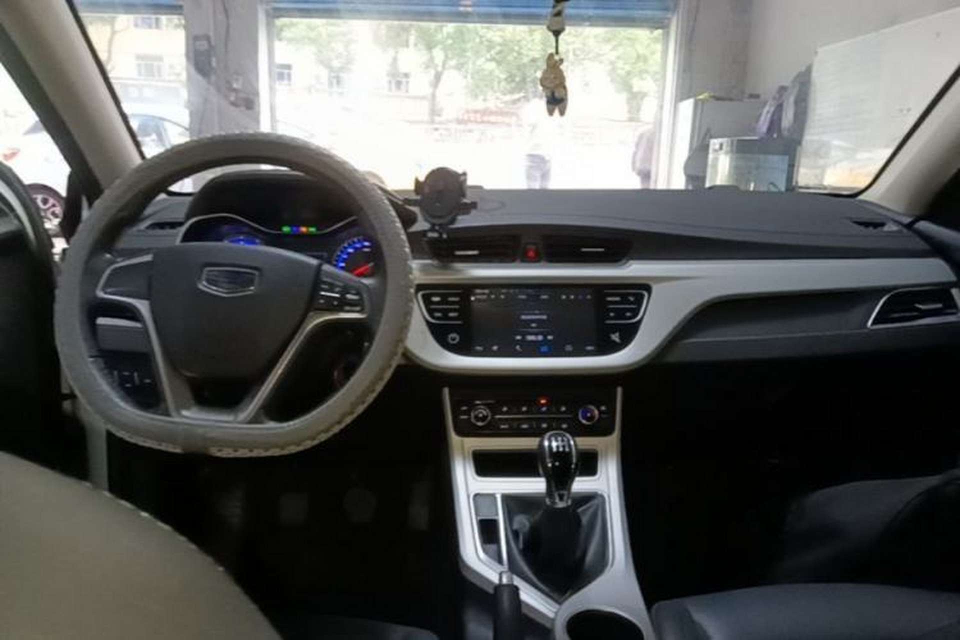 Used Geely Auto Vision 2018 1.5L Manual Happiness Edition Center Console