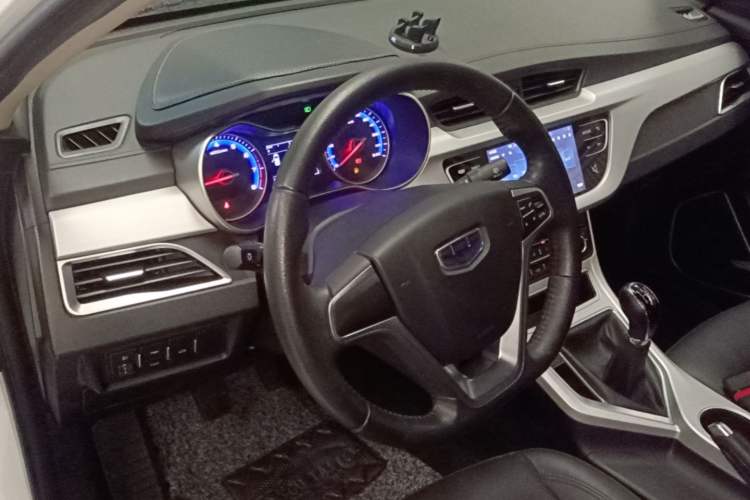 Used Geely Auto Vision 2018 1.5L Manual Happiness Edition Center Console