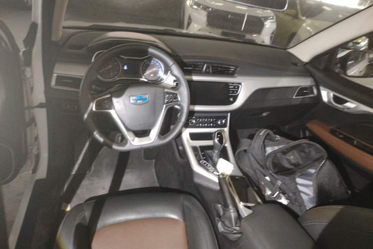 Used Geely Auto Vision 2018 1.5L Automatic Happiness Edition Center Console