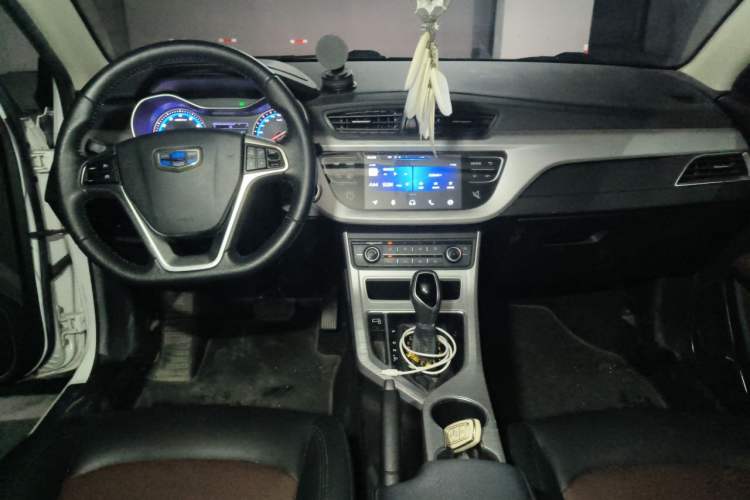 Used Geely Auto Vision 2018 1.5L Automatic Prestige Model Center Console