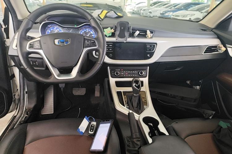 Used Geely Auto Vision 2018 1.5L Automatic Happiness Edition Center Console
