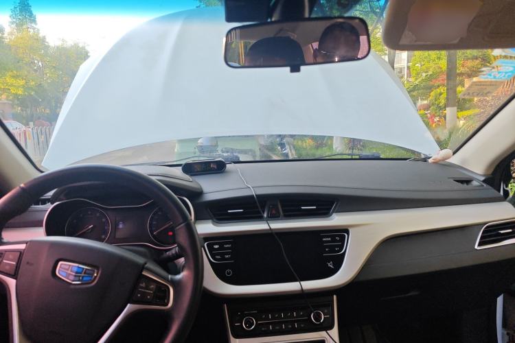 Used Geely Auto Vision 2018 1.5L Automatic Happiness Edition Center Console