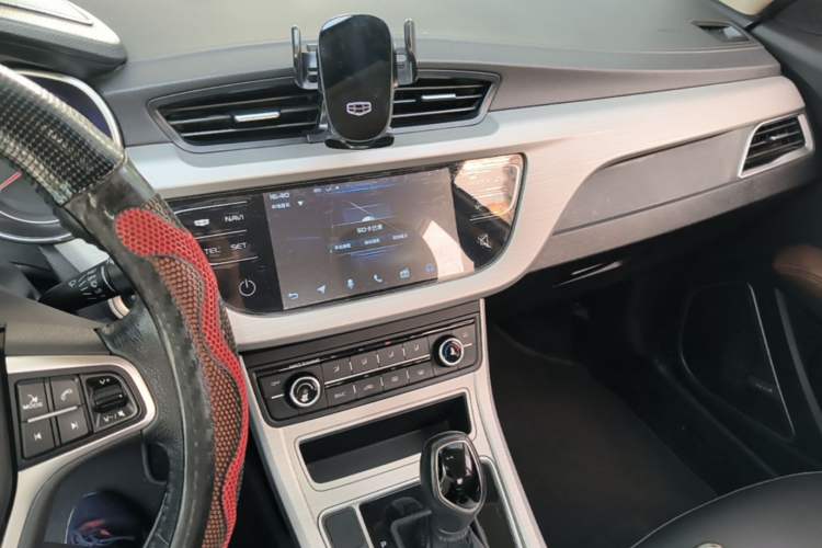 Used Geely Auto Vision 2018 1.5L Automatic Happiness Edition Center Console