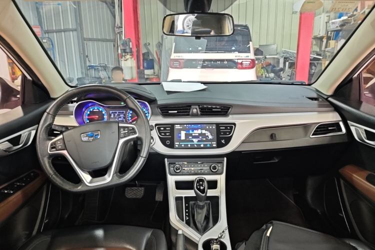 Used Geely Auto Vision 2018 1.5L Automatic Happiness Edition Center Console