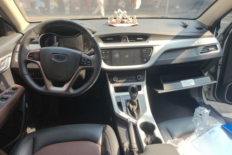 Used Geely Auto Vision 2018 1.5L Automatic Happiness Edition Center Console