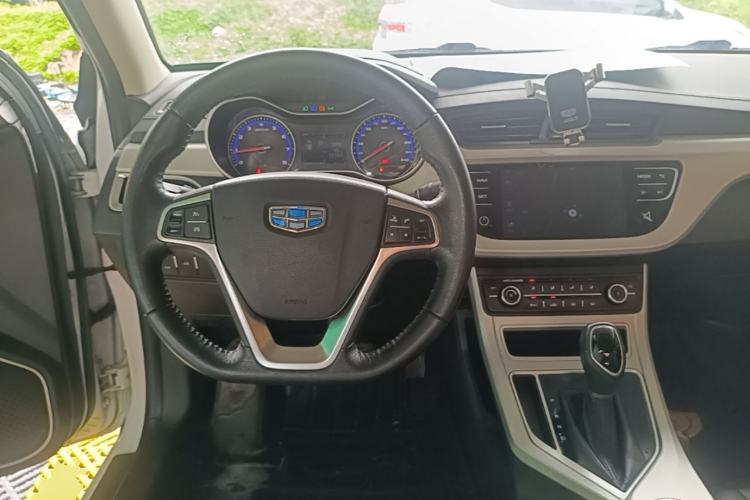 Used Geely Auto Vision 2018 1.5L Automatic Happiness Edition Center Console