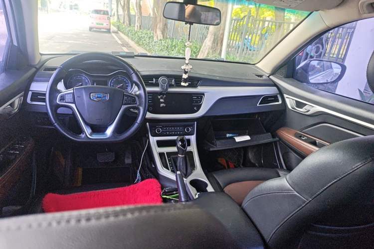 Used Geely Auto Vision 2018 1.5L Automatic Happiness Edition Center Console