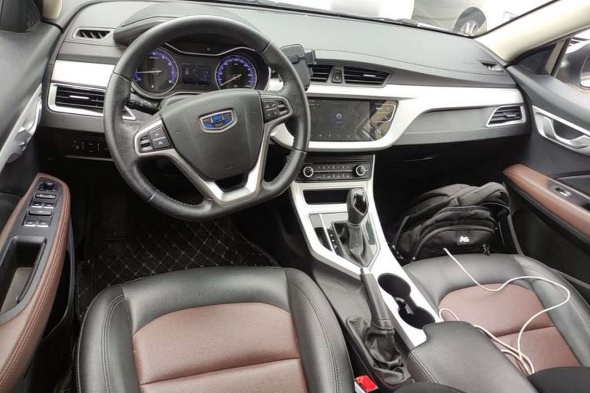 Used Geely Auto Vision 2018 1.5L Automatic Happiness Edition Center Console