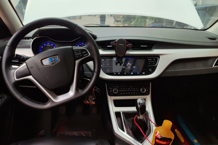 Used Geely Auto Vision 2018 1.5L Manual Happiness Edition Center Console