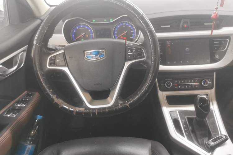 Used Geely Auto Vision 2018 1.5L Automatic Happiness Edition Center Console